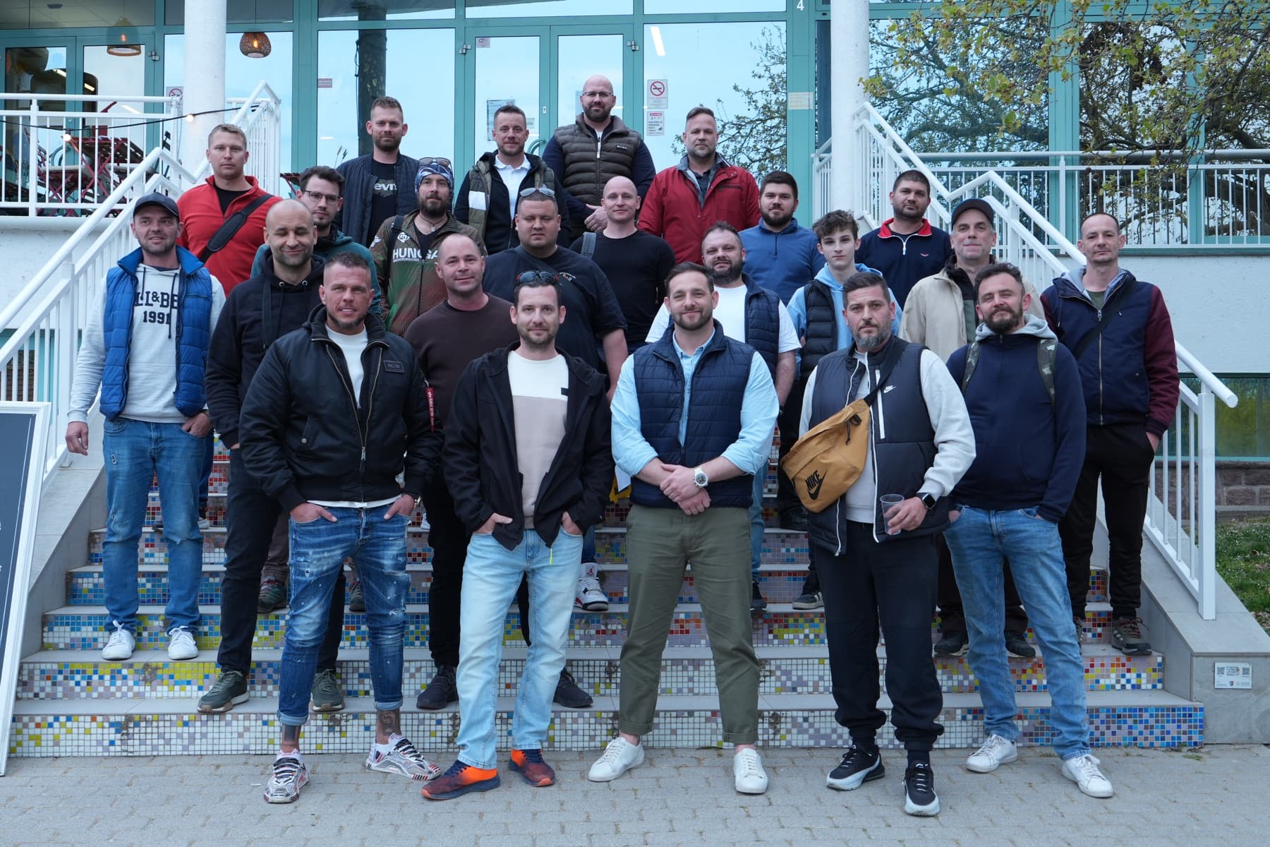Melós vállalkozók csoportképe egy közös alkalom után
